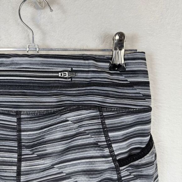 Athleta Striped Cropped Leggings Black White Surge Seam Zip Pocket Size XS - Picture 4 of 10